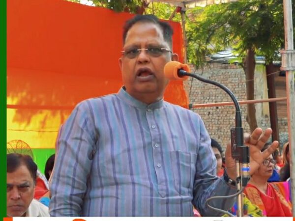 सेवा की बजाय केवल विज्ञापन के होर्डिंग से महान बनने काम करती है भूपेश सरकार – अमर अग्रवाल