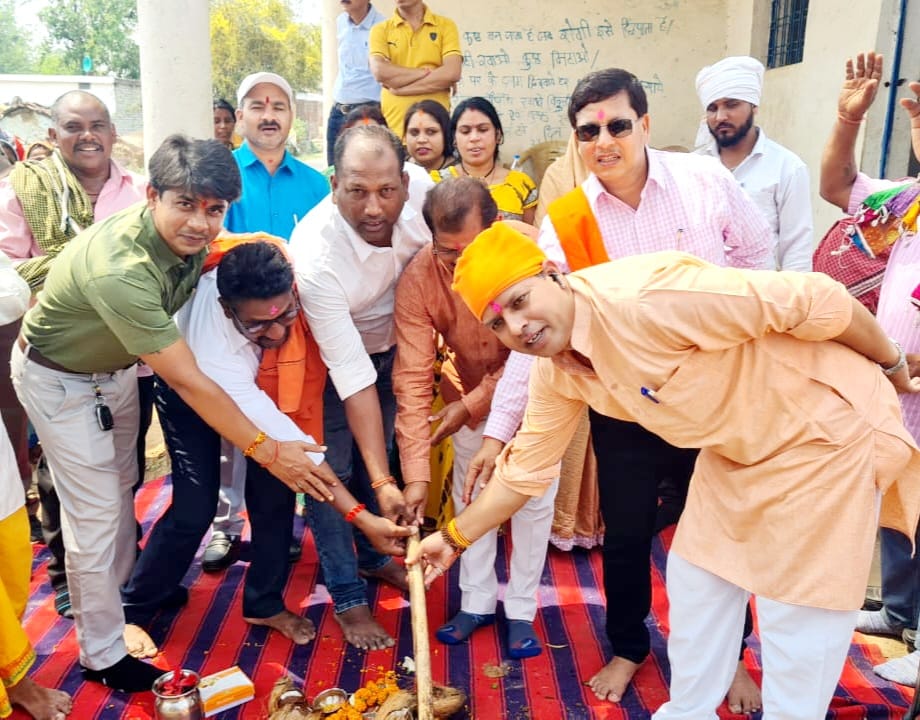 विधायक बांधी ने वार्ड क्रमांक 43 देवरीखुर्द में लगा दी विकास कार्यों की झड़ी एक के बाद एक विकास कार्यों का किया भूमिपूजन