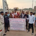 रेल सुरक्षा बल चौकी तिल्दा नेवरा ने गांवों में चलाया जनजागरूकता अभियान