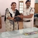 आरपीएफ ने सुरक्षित लौटाया महिला यात्री का छुटा बैग ,बैग में था मोबाईल एवं नगदी समेत कुल 1,25,000/- का सामान
