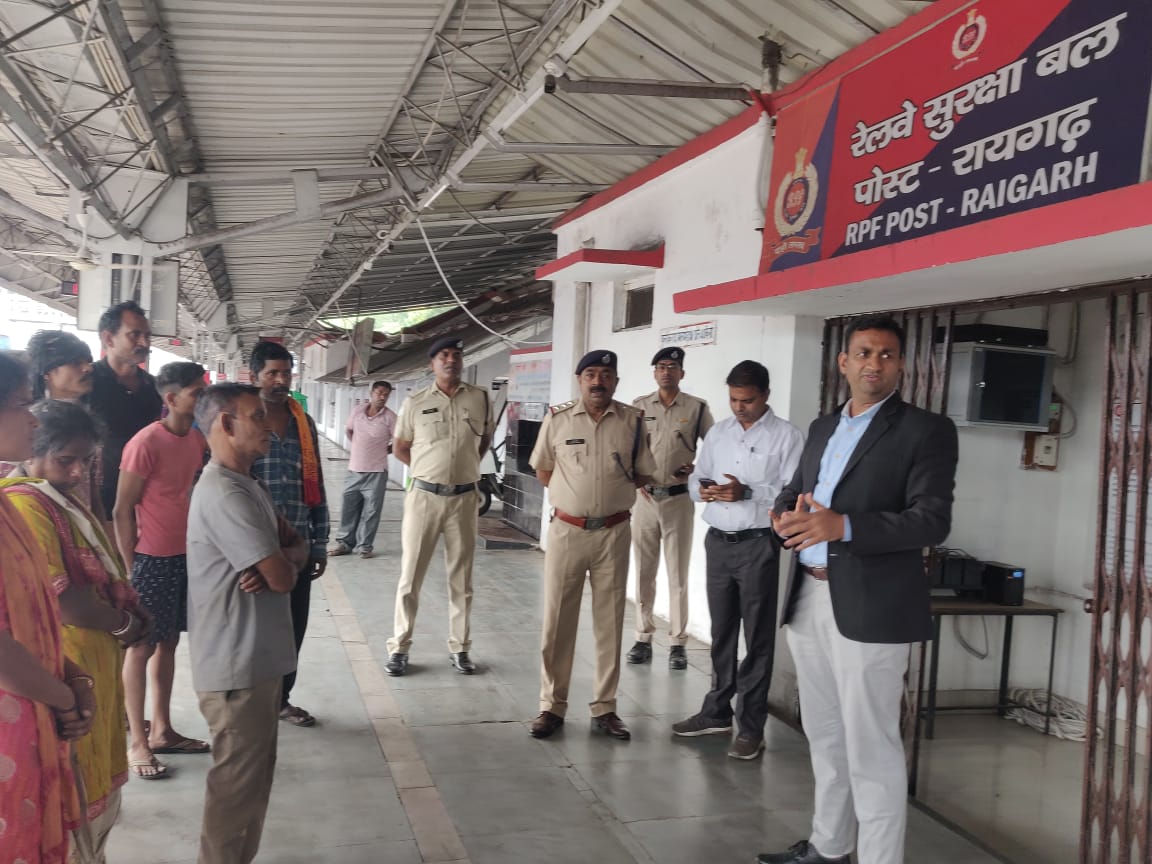 रेल सुरक्षा बल पोस्ट रायगढ़ में लगा कैम्प कोर्ट 143 मामलों में रेलवे मजिस्ट्रेट ने 67500 का जुर्माना वसूल किया