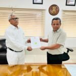 पर्यावरण संरक्षण के सजग प्रहरी नागेंद्र प्रताप, सीएसएम/सारबहरा को डीआरएम  प्रवीण पाण्डेय ने किया सम्मानित