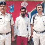 रेलवे सुरक्षा बल पोस्ट डब्ल्यू.आर.एस. ने एक स्थायी वारंटी को मुखबिर की सूचना पर धर दबोच  उसे जेल दाखिल किया