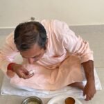 छत्तीसगढ़ की परम्परा को विधायक शैलेष पांडेय ने कर्नाटक चुनाव प्रचार में होने पर भी नहीं भूले,बोरे बासी खाकर श्रमिक दिवस मनाया