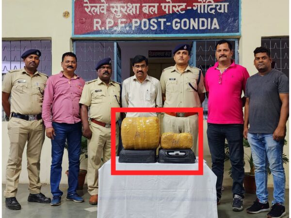 आरपीएफ गोंदिया ने गुप्त सूचना के आधार पर पुरी-सूरत एक्सप्रेस से बरामद किया लाखों रुपये का गाँजा