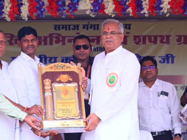 *भेंट-मुलाकात : बिलासपुर : मुख्यमंत्री  भूपेश बघेल सनाड्य कुर्मी क्षत्रिय समाज के शपथ ग्रहण समारोह में चकरभाठा पहुँचे