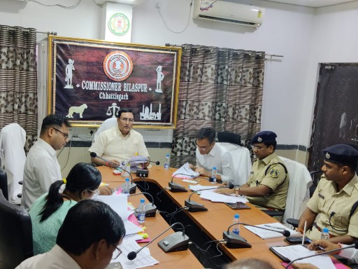 कमिश्नर डॉ. अलंग ने विधानसभा निर्वाचन की तैयारियों के संबंध में ली समीक्षा बैठक