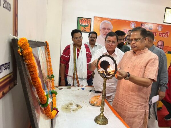 भाजपा दक्षिण मंडल बिलासपुर विधानसभा की आवश्यक कामकाजी बैठक पूर्व मंत्री अमर अग्रवाल एवम जिला अध्यक्ष रामदेव कुमावत की उपस्थिति  में संपन्न