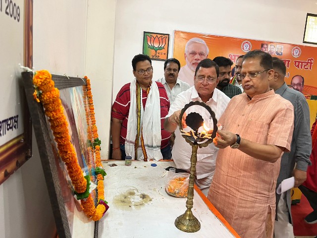 भाजपा दक्षिण मंडल बिलासपुर विधानसभा की आवश्यक कामकाजी बैठक पूर्व मंत्री अमर अग्रवाल एवम जिला अध्यक्ष रामदेव कुमावत की उपस्थिति  में संपन्न