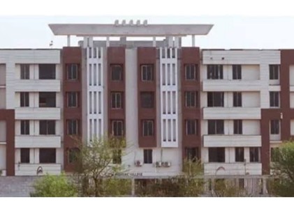 *MBBS डिग्री पूर्ण होने के बाद भी चंदूलाल चंद्राकर मेडिकल कॉलेज वर्ष 16-17 बैच को मान्यता का इंतज़ार, MBBS ग्रेजुएट छात्र पहुंचे हाईकोर्ट*