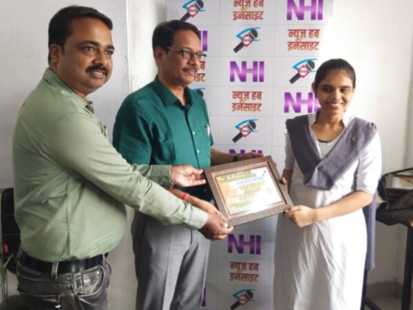 न्यूज़ हब इनसाइट(NHI) मेधावी छात्र सम्मान -23 पाकर 15 विद्यार्थी बेहद खुश नजर आए