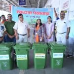 स्वच्छता पखवाड़ा के अंतर्गत एनटीपीसी लारा ने रायगढ़ स्टेशन को स्वच्छता कीट प्रदान किया