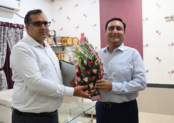 नए संभागायुक्त भीमसिंह ने कार्यभार संभाला  कमिश्नर कार्यालय में निवर्तमान कमिश्नर डॉ.संजय अलंग से पदभार ग्रहण किया