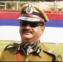 रेलवे सुरक्षा बल, द.पू.म.रे, बिलासपुर के द्वारा अनाधिकृत रूप से ट्रेनों के महिला एवं दिव्यांग कोच में यात्रा करने वालों के विरूद्ध अभियान चलाया गया*