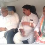 मुख्यमंत्री भूपेश बघेल कवर्धा से बिलासपुर आते समय अपने साथ हेलीकॉप्टर में कांग्रेस नेता  श्याम कश्यप को अपने साथ लेकर बिलासपुर पहुंचे