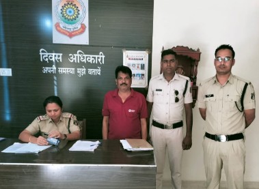 सेवानिवृत्त सेना के जवान के साथ धोखाधडी करने वाला फरार आरोपी सरकंडा पुलिस के गिरफ्त में ।  मंडी निरीक्षक के पद पर नौकरी लगाने के नाम पर आरोपी ने ठगे 11,00,000 रू नगद