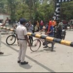 यात्री सुरक्षा के तहत रेल सुरक्षा बल ने चक्रधर नगर समपार फाटक में चलाया जागरूकता अभियान