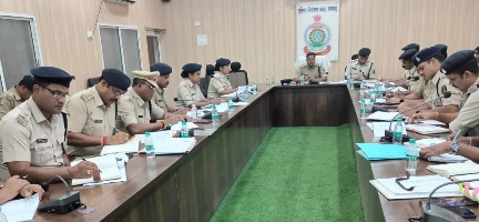 *क्राइम मीटिंग*   *जिले के बॉर्डर की सुरक्षा को लेकर एसएसपी सदानंद कुमार ने क्राइम मीटिंग में थाना प्रभारियों को दिए कड़े निर्देश*…..