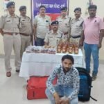 हजारों के मैक्डोवल की 33 बोतल के साथ दुर्ग का एक युवक रेल सुरक्षा बल के चेकिंग अभियान में पकड़ाया