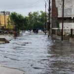 फ्रेंड्स कालोनी के मेन गेट में बारिश का पानी भरा कालोनी के रहवासी हुए हलाकान