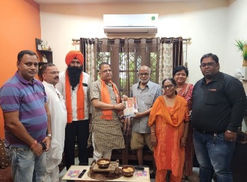 *संपर्क से समर्थन अभियान में पूर्व मंत्री अमर अग्रवाल ने घर घर जाकर केंद्र सरकार की उपलब्धियों के बारे में जनता को किया जागरूक।*