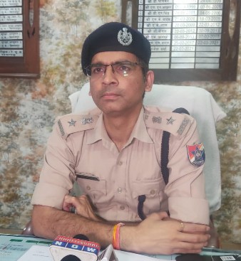 अवैध वेंडरों ,टिकट दलालों ,रेल संपति की चोरी रोकने के विरूद्ध लगातार अभियान चलाने का निर्देश दिए – तोमर। पुराने लंबित मामलों निराकरण करने का आदेश दिया ,रेल मदद 139 डायल करने से यात्रियों को मिल रही है रेल सुरक्षा बल से मदद