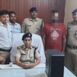 डोंगरगढ़ रेल सुरक्षा बल ने ग्राहक सेवा केन्द्र में छापा मारकर एक ई – टिकट दलाल को किया गिरफ्तार