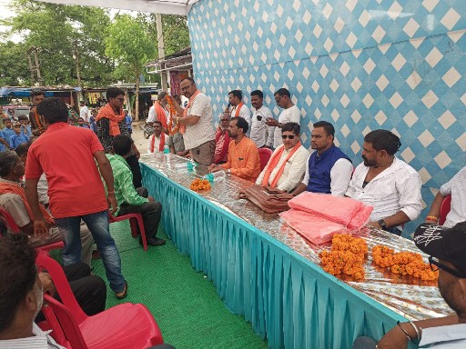 लुतरा में कांग्रेस को बड़ा झटका, सैकड़ों ने थामा भाजपा का दामन… विधायक डॉ बांधी ने पहनाया भगवा गमछा