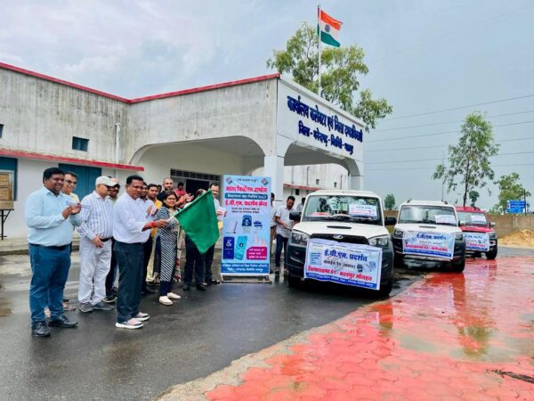 मोबाइल डेमोन्सटेशन वाहन को हरी झंडी दिखाकर कलेक्टर श्री दुग्गा ने किया रवाना  शत-प्रतिशत मतदान के लिए लोगों को किया जा रहा जागरूक