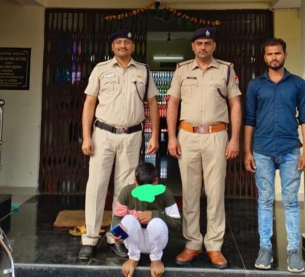 ऑपरेशन यात्री सुरक्षा* अभियान के तहत रीवा इतवारी एक्सप्रेस में एक शातिर मोबाइल आरपी एफ ने पकड़ा