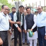 ओपी और  सुनील रामदास ने पर्यावरण रथ को दिखाई गई हरी झंडी