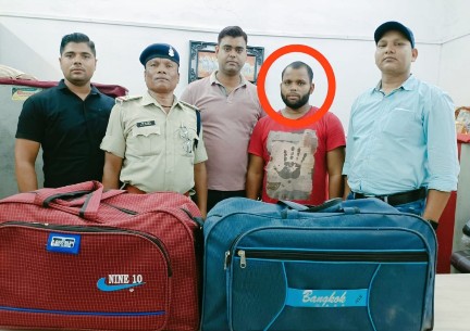 मंडल टास्क टीम, रेसुब रायपुर और  पुलिस थाना गुढियारी के  सयुंक्त कार्यवाही में एक अंतराज्यकीय गांजा तस्कर को 2,58,250 रू. मूल्य के साथ घर दबोचा है