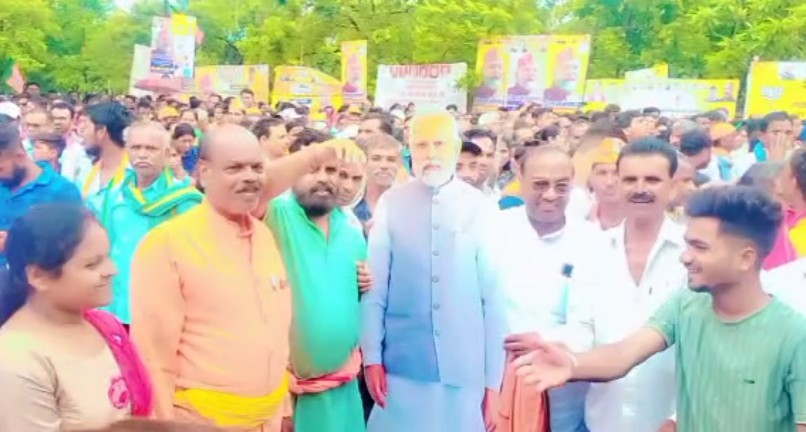 मोदी की सभा में करगी रोड कोटा के भाजपा कार्यकर्त्ता वेंकट अग्रवाल के नेतृत्व में रायपुर पहुंचे