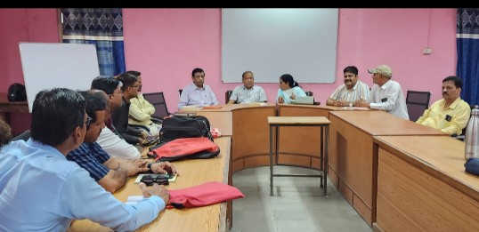 *मोतियाबिंद मुक्त जिले के लिए गांवों में होगा सर्वे, शहर के अस्पताल में मरीजों का होगा ऑपरेशन*  *मुख्य चिकित्सा एवं स्वास्थ्य अधिकारी की अध्यक्षता में जिला अंधत्व निवारण समिति की हुई बैठक*