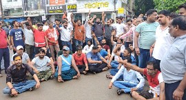 अनिरूद्ध के दाह संस्कार के बाद फूटा लोगों का गुस्सा विद्युत विभाग के सामने चक्काजाम कर की जमकर नारेबाजी 50 लाख मुआवजा  की मांग