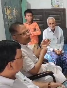 पांच सालों से स्वास्थ्य मंत्री ढाई घर की चाल में रहे उलझे.. स्वास्थ्य सेवाएं ठप्प – श्री अमर अग्रवाल*  *डायरिया से मृत महिला के परिजनों से मिले पूर्व मंत्री अमर अग्रवाल*