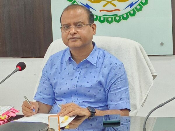 पौधों की सुरक्षा पर रखें विशेष जोर-कलेक्टर तारन प्रकाश सिन्हा*