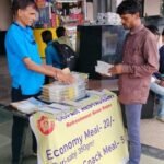 *“दक्षिण पूर्व मध्य रेलवे के बिलासपुर, रायपुर एवं गोंदिया स्टेशन में जनरल कोच के समीप उपलब्ध करवाए गए है जन आहार के स्टॉल”*