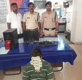सायबर सेल की मदद से भाटापारा आरपीएफ ने बलौदा बाजार के एक ब्यापारी को अवैध टिकट के साथ घर दबोचा