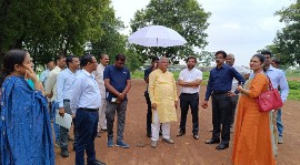 पूर्व नेता प्रतिपक्ष धरम लाल कौशिक ने छ.ग.कर्मचारी राज्य जीवन बीमा के 100 बिस्तर हॉस्पिटल निर्माण स्थल का निरीक्षण किया