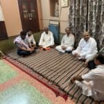 शांति देवी अग्रवाल के निधन पर शोक व्यक्त करने निवास पहुंचे प्रदेश भाजपा अध्यक्ष अरुण साव