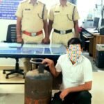 भाटापारा आरपीएफ ने सघन जांच अभियान चला आजाद हिंद ट्रेन से ज्वलनशील गैस सिलेंडर जब्त कर कार्यवाही की