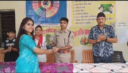 सुरक्षित शनिवार के  तहत सी एस पी तारबहार ने घोड़ादाना स्कूल के बच्चों को वज्रपात बचने के उपाय बताए