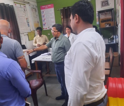 कलेक्टर ने किया कोटा के मतदान केंद्रों का निरीक्षण*   *सामुदायिक स्वास्थ्य केंद्र के चिकित्सकों को समय पर उपस्थित होने दिए निर्देश*