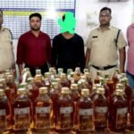 रेल यात्री परिसर सर्कुलेटिंग एरिया मे रेल सुरक्षा बल की टीम ने शराब के साथ एक व्यक्ति को धर दबोचा