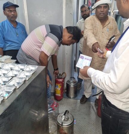 यात्रियों की सुरक्षित यात्रा हेतु चलाई जा रही है 15 दिनों का विशेष अग्नि सुरक्षा अभियान 