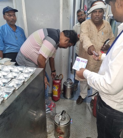 यात्रियों की सुरक्षित यात्रा हेतु चलाई जा रही है 15 दिनों का विशेष अग्नि सुरक्षा अभियान 