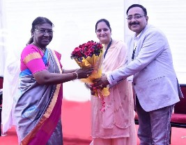 कमल छाबड़ा ने की राष्ट्रपति से सौजन्य भेंट