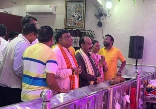बीजेपी प्रदेश अध्यक्ष अरूण साव, सांसद गोमती साय, नेता प्रतिपक्ष नारायण चंदेल, प्रदेश महामंत्री ओपी चैधरी ने श्रीकृष्ण जन्माष्टमी झूला उत्सव में लाखों लोगों ने लिया दर्शन किया