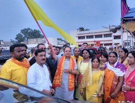 यादव समाज द्वारा निकाली गई श्री कृष्ण जन्मोत्सव झांकी में पूर्व मंत्री अमर अग्रवाल ने शामिल होकर दी बधाई